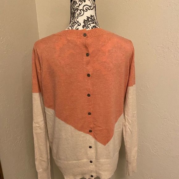 41 hawthorn button sweater‎ - Picture 2 of 3